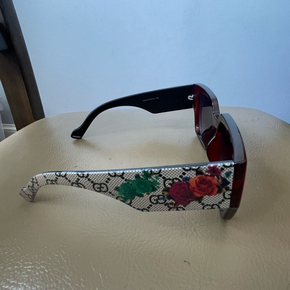 Gucci Women\'s Sunglasses in Red and Black main image 5